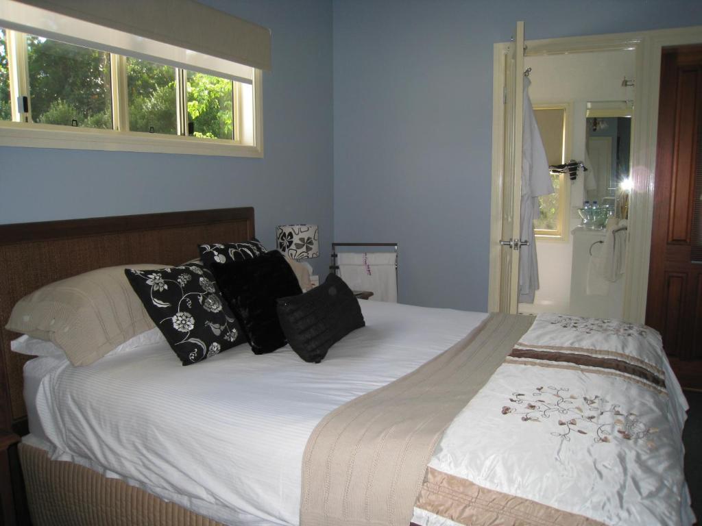 Jacaranda Creek Farmstay & B&B Sunshine Coast Room photo